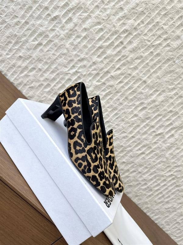 2025112717142175 340